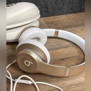 Beats by Dr. Dre Solo Wireless On Ear‎ Headphones Rose Gold